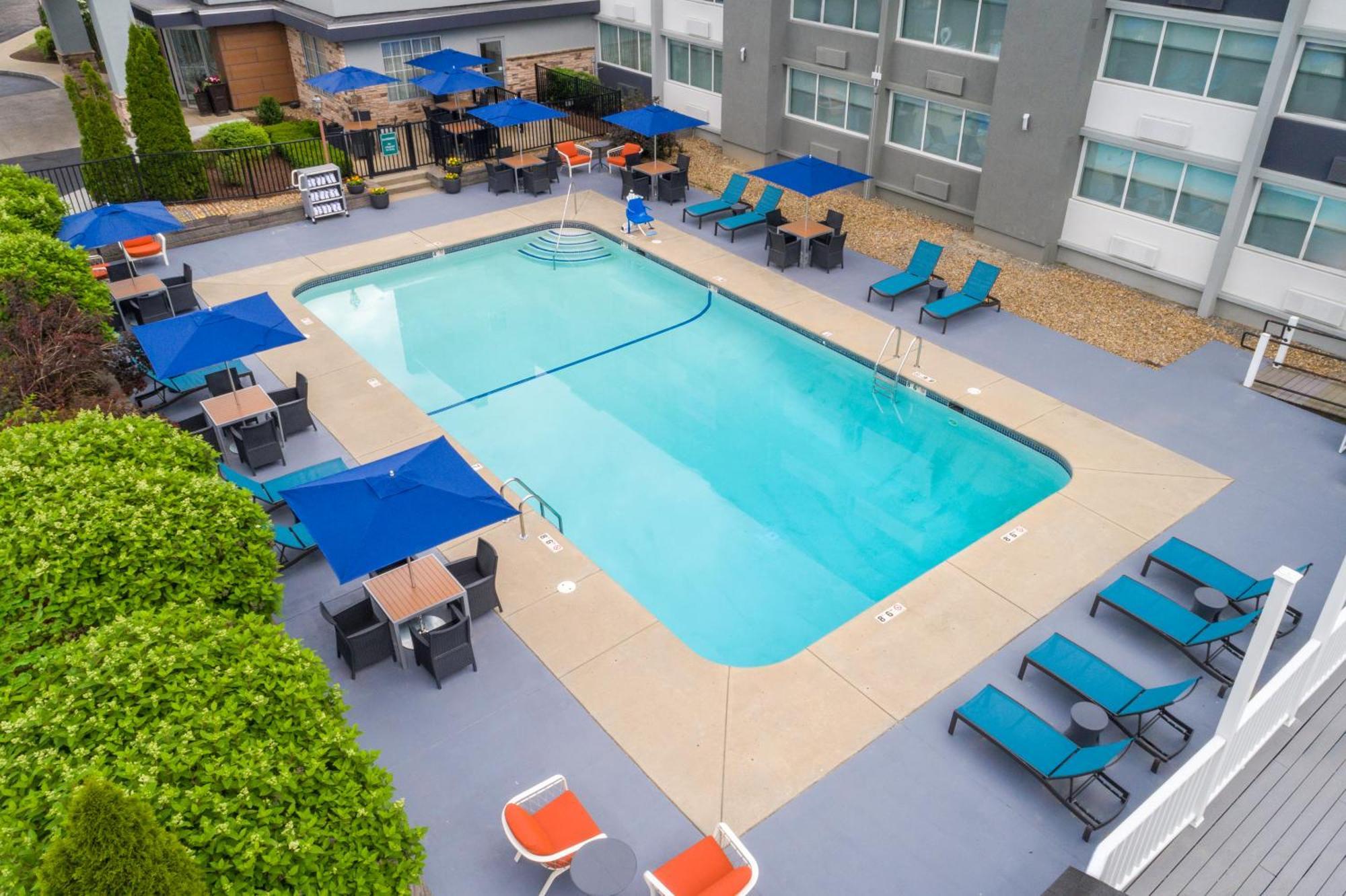 Hampton Inn Manchester Downtown Exterior photo